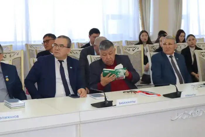 В столице состоялась презентация новых книг Амангельды Кеншиликулы (3)