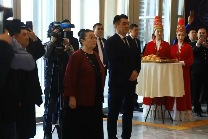 В ТУРКЕСТАН ПРИЕХАЛА ПРОСЛАВЛЕННАЯ АКТРИСА МЕРУЕРТ УТЕКЕШОВА, СЫГРАВШАЯ КЫЗ ЖИБЕК (3)