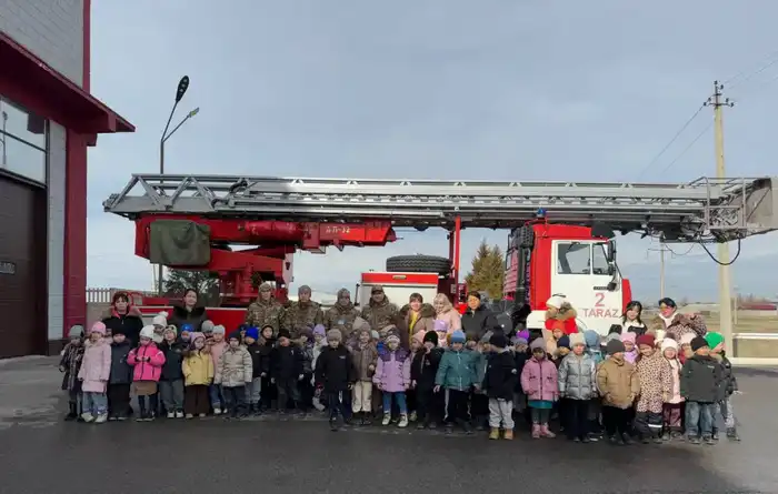 Формируя культуру безопасности: спасатели МЧС проводят уроки и дни открытых дверей (6)