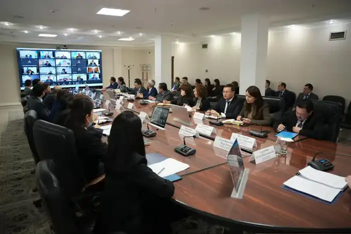 Под председательством Министра юстиции РК Ерлана Сарсембаева состоялось аппаратное совещание по обсуждению Конституционной реформы (4)