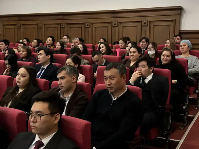 Коллективу Министерства юстиции Республики Казахстан разъяснен проект новой Конституции (3)