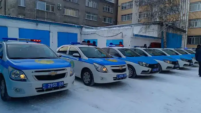 «Закон и порядок»: в Карагандинской области депутаты, прокуроры и полицейские вышли в совместный рейд (4)