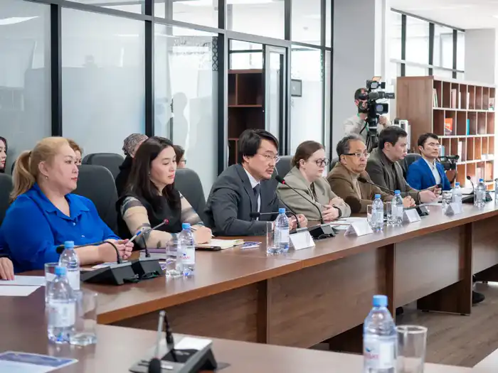 Социальные изменения под лупой: эксперты анализируют влияние конституционных реформ на жизнь граждан Павлодаре