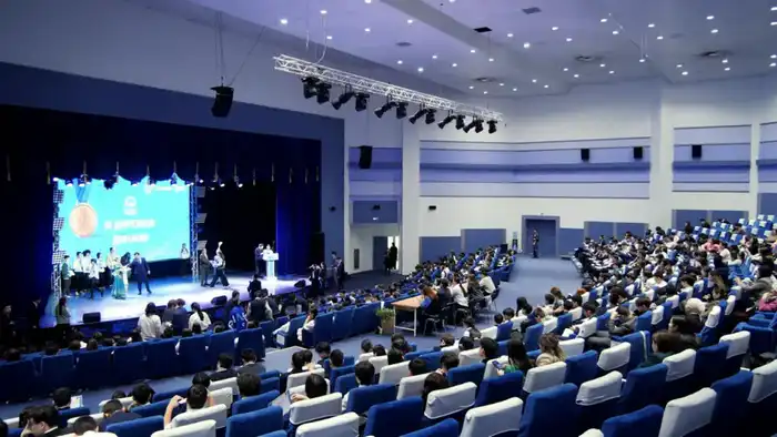 В Астане награждены победители и призеры республиканской олимпиады среди школьников (8)