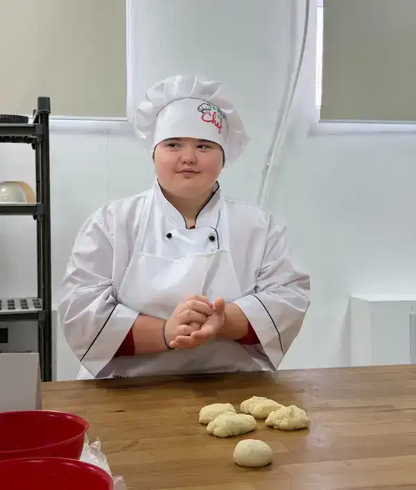 Инклюзия в действии: в Карагандинской области подростки с особыми потребностями осваивают профессию кондитера (9)