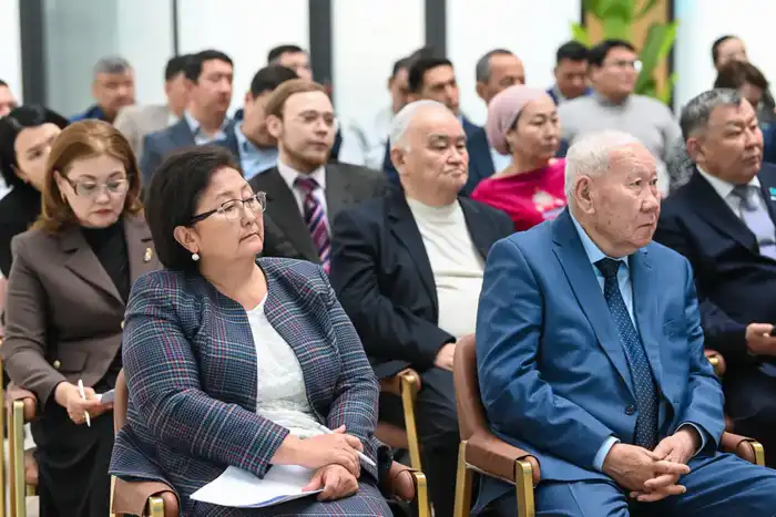 Состоялась встреча экспертов на тему: «Народная Конституция - сильное государство» (2)