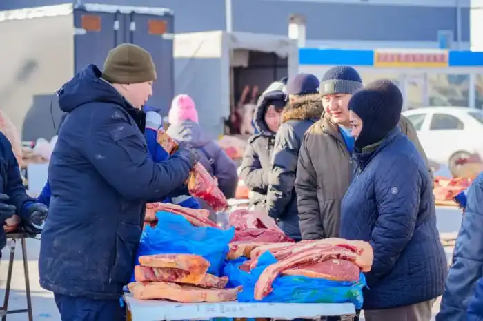 Выгодные цены и качественная продукция: очередная сельхозярмарка проходит в Астане (5)