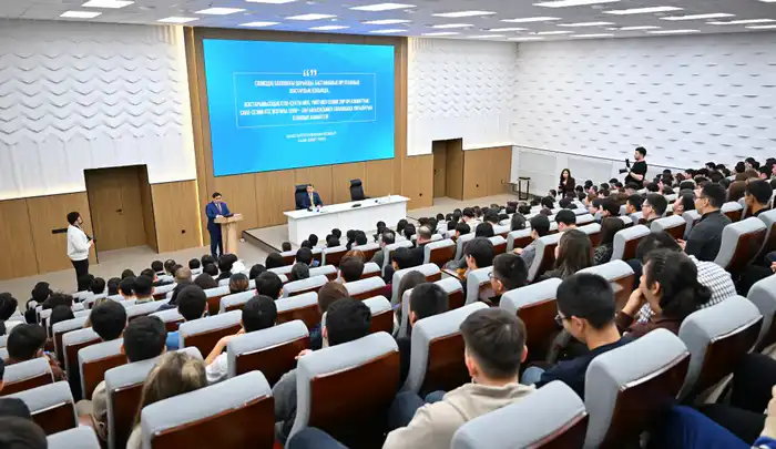 Светлое будущее Казахстана: Дархан Жазықбай открывает двери государственной службы для студентов Павлодаре