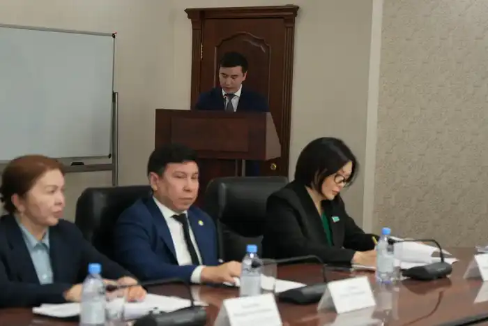 В Министерстве юстиции РК состоялось заседание Общественного совета по обсуждению проекта новой редакции Конституции (3)