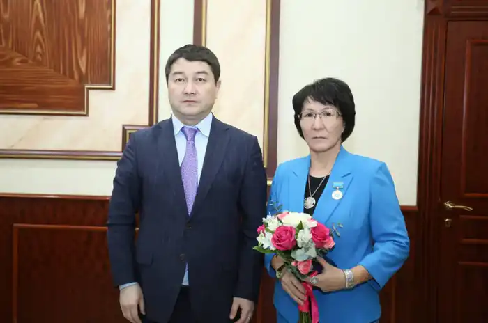 Аким Мангистауской области обсудил конституционные реформы РК с представителями культуры и СМИ (2)