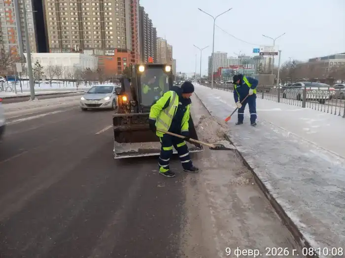 Около двух тысяч дорожных рабочих задействовано в снегоуборке в Астане (8)