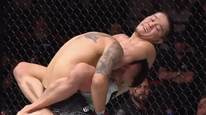 Казахстанский боец Асу Алмабаев снялся с главного боя UFC: влияние травм на карьеру спортсменов Павлодаре