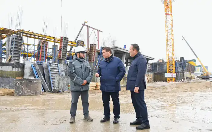 Региональные власти осматривают ключевые строительные проекты, включая спортивный комплекс и медицинское учреждение Павлодаре