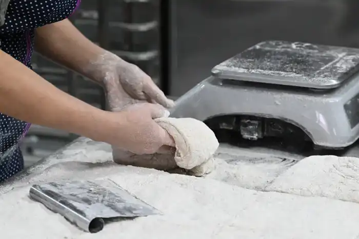 Бизнес с пылу-жару: в Жетісу молодой предприниматель наладил производство ремесленного хлеба (3)