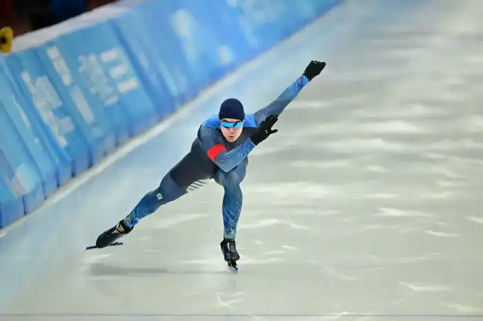 Евгений Кошкин финиширует с результатом 34,56 секунды и занимает 9-е место на Олимпиаде в конькобежном спорте на дистанции 500 метров. Павлодаре