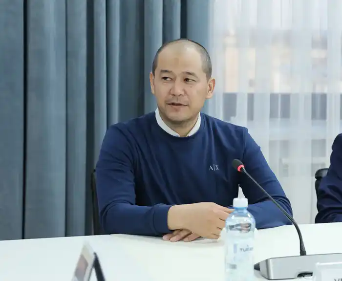 Ербол Карашукеев наградил жителя Тараза, спасшего 13-летнюю девочку (2)