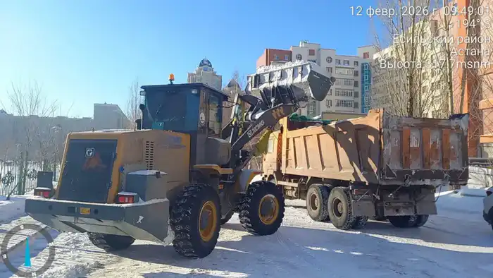 Снегоуборочные работы в Астане: более 3 тысяч рабочих и почти 2 тысячи единиц техники на борьбе со снегом Павлодаре