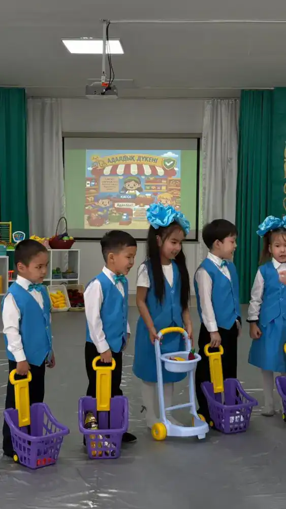 В Астане в детском саду №58 «Өркен» состоялась театрализованная постановка «Адалдық дүкені» для детей Павлодаре