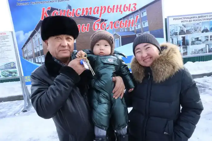 В Аулиеколе новосёлам вручили ключи от новых квартир (4)