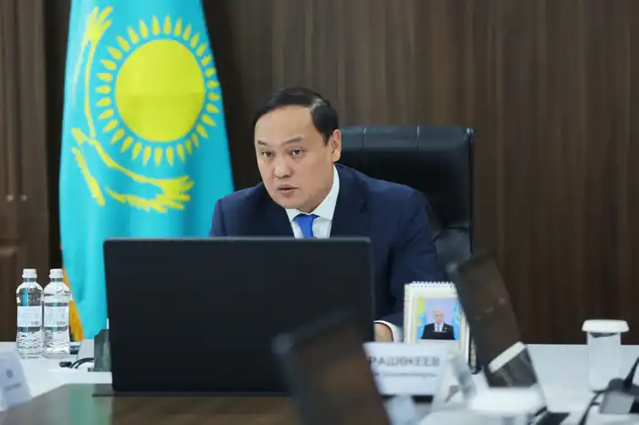 Ербол Карашукеев провёл заседание оперативного штаба (7)