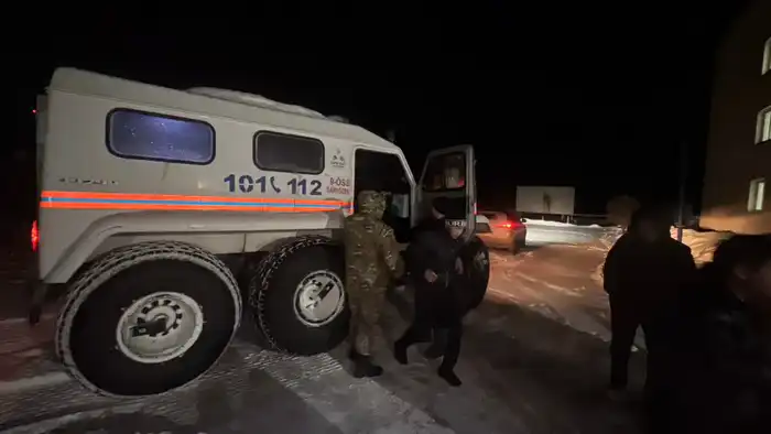 Спасатели МЧС Казахстана за прошедшие выходные из снежных заносов спасли и эвакуировали 126 человек (4)