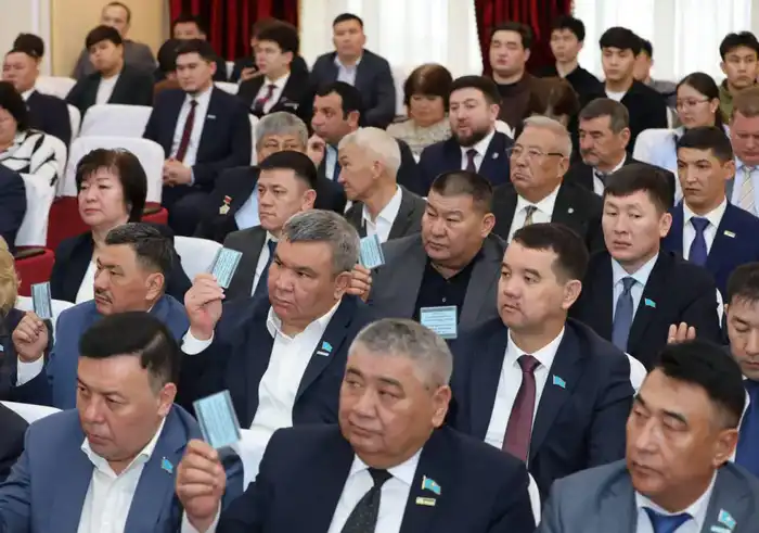 Обсуждение социальных инициатив и бюджета на внеочередной сессии маслихата Мангистауской области Павлодаре