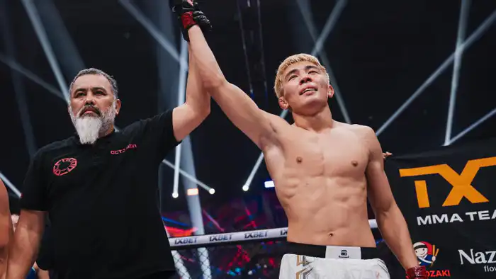 Казахстанский боец Кожахмет Имангали нокаутировал кыргызстанца Бакытбека Дуйшобая за 97 секунд на турнире Octagon Павлодаре