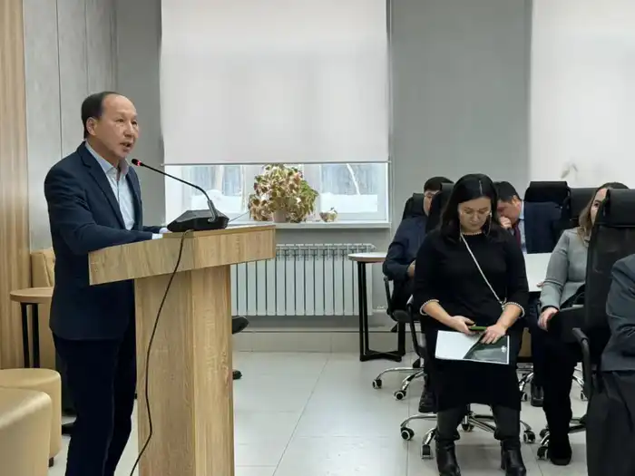 Обсуждение новой Конституции Казахстана: акцент на цифровых правах и инновациях в образовательной среде Павлодаре