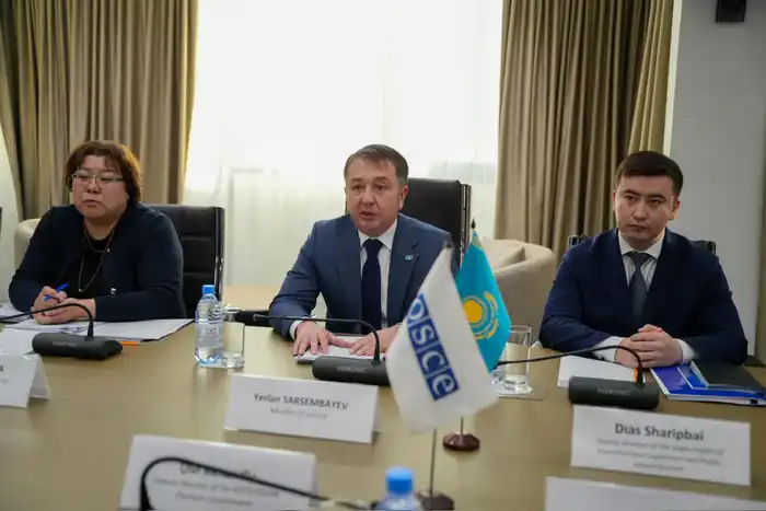 Министр юстиции Ерлан Сарсембаев провел встречу с Ульви Ахундлу заместителем директора Департамента по выборам БДИПЧ ОБСЕ (3)