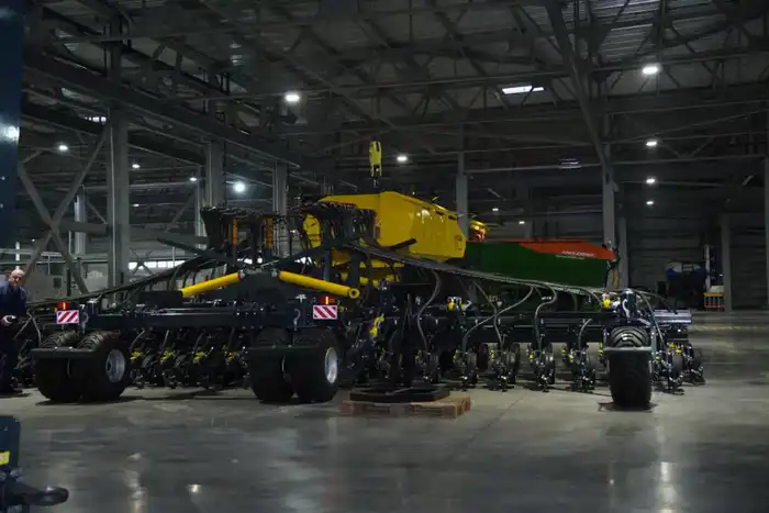 Делегация ВКО посетила предприятие по производству сельхозтехники «Комплекс Агро» в Барнауле (5)