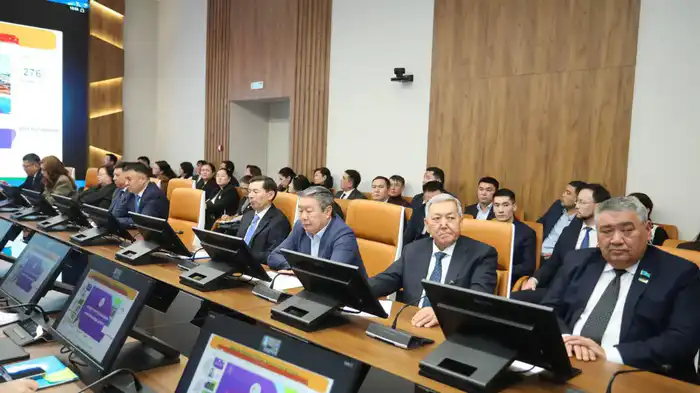 В акимате области рассмотрены вопросы санитарной безопасности, продовольственной стабильности и развития спортивной инфраструктуры (7)