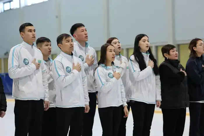 Ледяные вершины кёрлинга: Казахстан выявил своих чемпионов среди смешанных команд Павлодаре