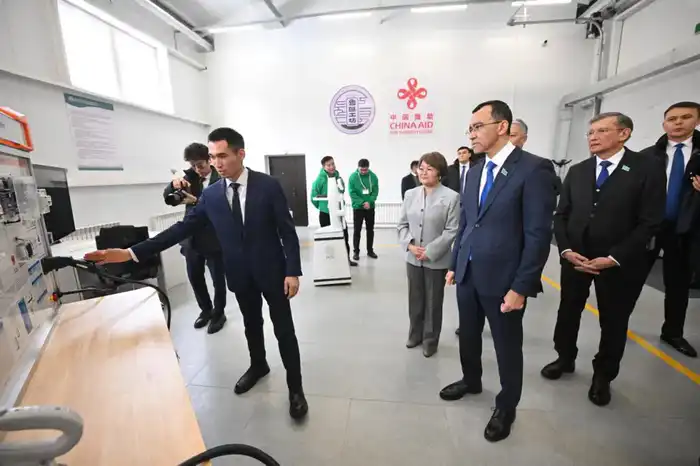 Председатель Сената посетил Восточно-Казахстанский технический университет и ознакомился с инновационными проектами в медицине и технологиях Павлодаре