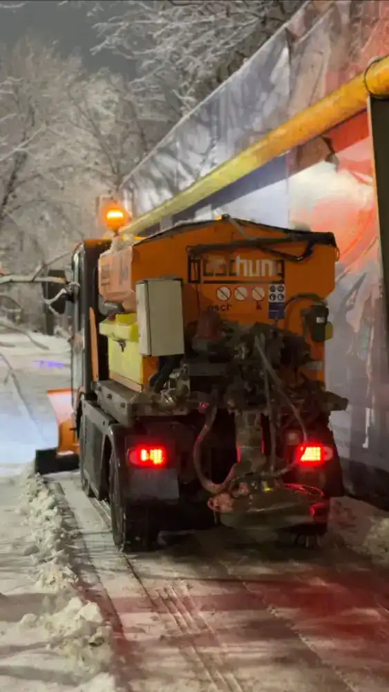 Снегопад в Алматы: 2 тыс. рабочих в бою! Павлодаре