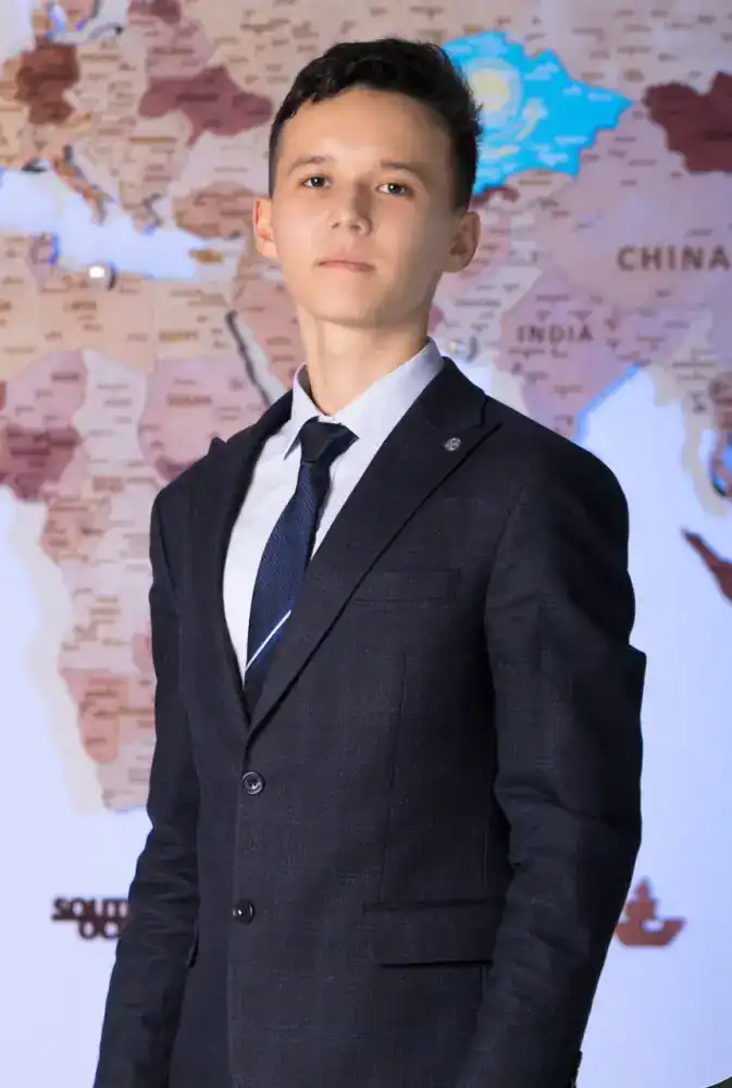 Школьник из столицы взмыл в облака знаний: гранты на обучение в Гонконге открывают новые горизонты Павлодаре