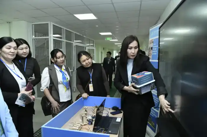 «Искусственный интеллект: навыки, направление, ориентация на будущее»: республиканский семинар прошел в Астане (4)