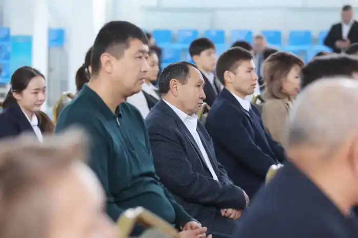 Ербол Карашукеев провел встречи с трудовыми коллективами и спортсменами в Таласском районе (5)