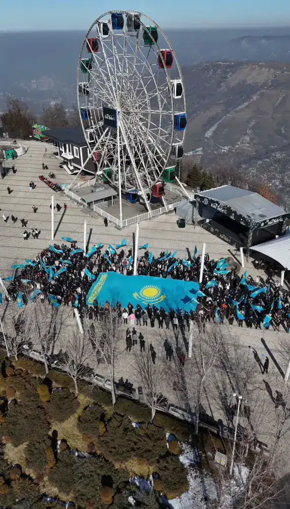 В Алматы прошел масштабный патриотический флешмоб (4)