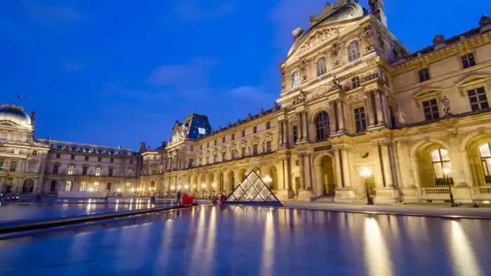 Директор Лувра Лоранс де Кар подала в отставку на фоне резкой критики Павлодаре