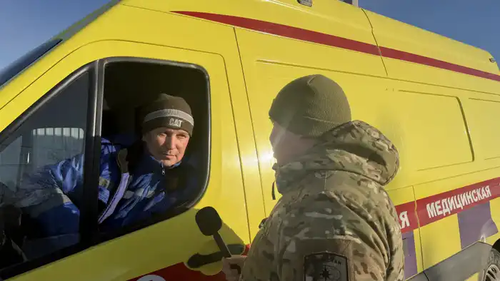 В Кокшетау акцентируют внимание на важности уступки дороги экстренным службам для повышения безопасности на международных дорогах Павлодаре