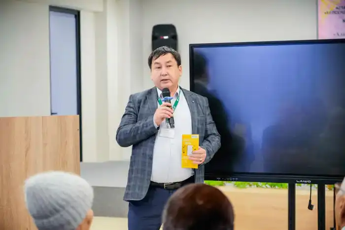 Как не стать жертвами мошенников: разъяснительное мероприятие для пенсионеров организовали в Астане (3)