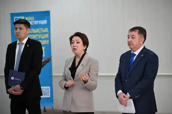 Работники ТЭЦ в Актобе поддержали новую Конституцию (3)