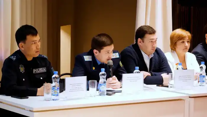 «Закон и порядок»: в Астане прошла профилактическая встреча для школьников (2)