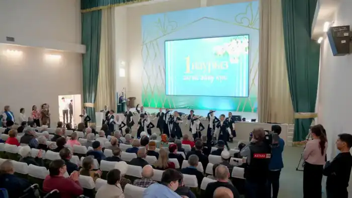 День благодарности: в Астане провели благотворительное мероприятие для подопечных центра соцобслуживания (5)