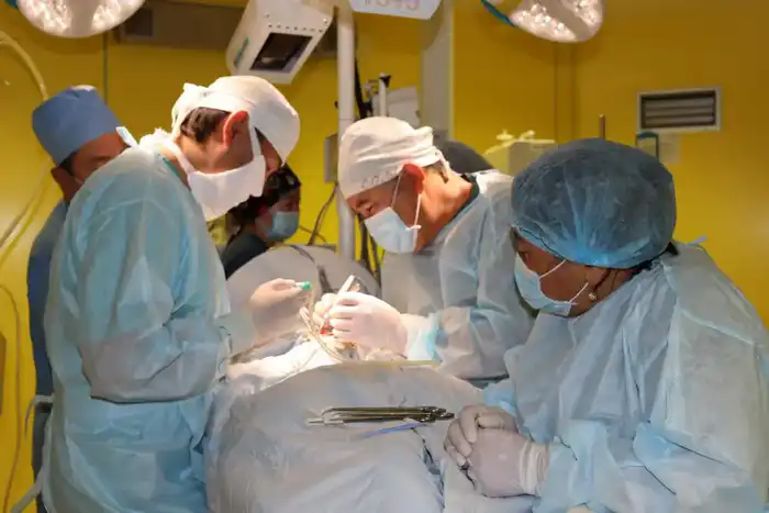 Первый случай тотальной замены тазобедренного сустава у несовершеннолетнего пациента в Алматы Павлодаре