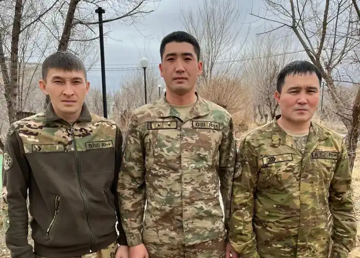 Эвакуация жильцов в Алатау во время пожара Павлодаре