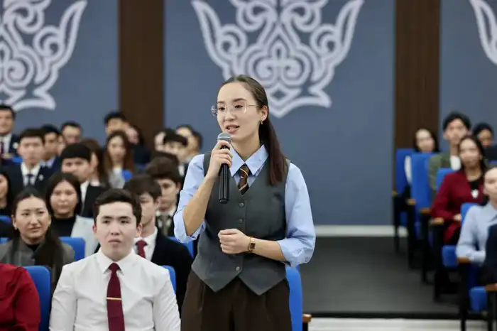 Студенческая молодежь Актюбинской области включилась в обсуждение Новой Конституции (2)