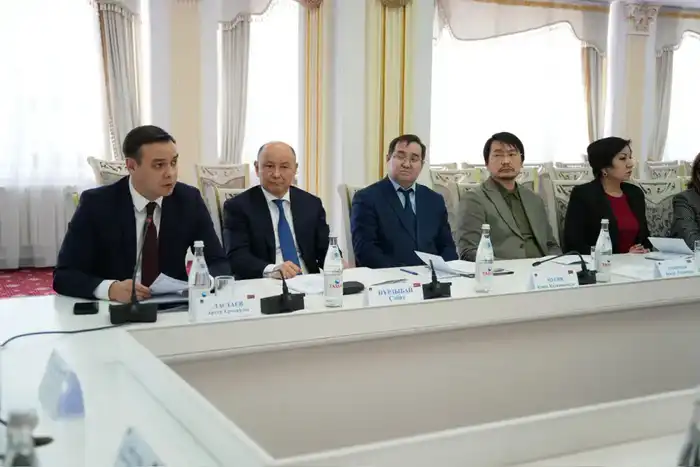 Круглый стол в Астане: обсуждение перехода к Курултаю и новых политических институтов в рамках конституционной реформы 2026 года Павлодаре