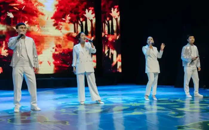 95-летие Мукагали Макатаева: в Жетісу организовали певческий конкурс на стихи поэта и представили биографический моноспектакль (2)