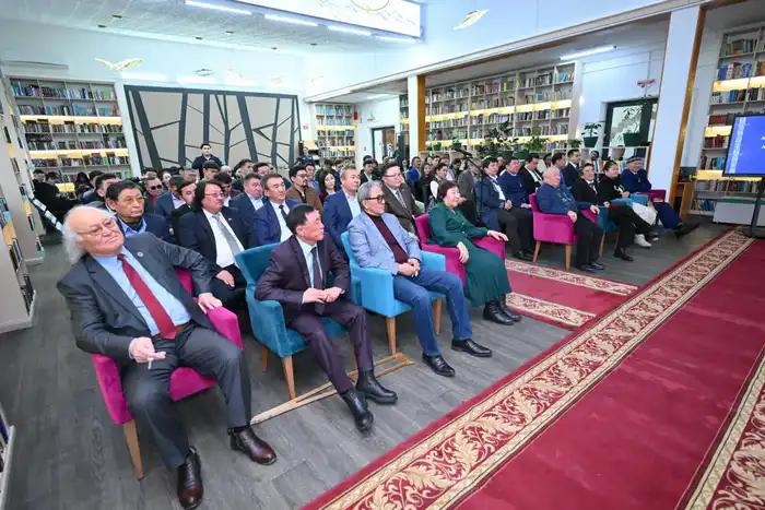 Аким области встретился с местными поэтами и писателями (10)